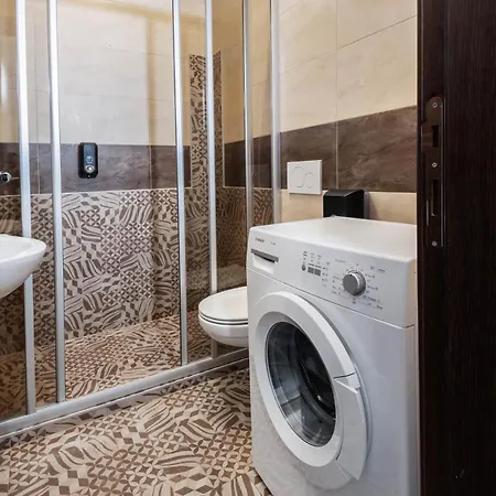 Two Bedroom Trg Apartment *